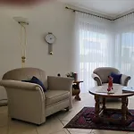 度假居 Uitzicht Op De Pellenz *
