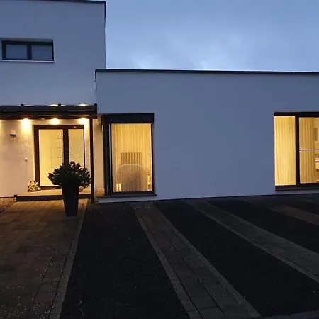 Uitzicht Op De Pellenz 度假居