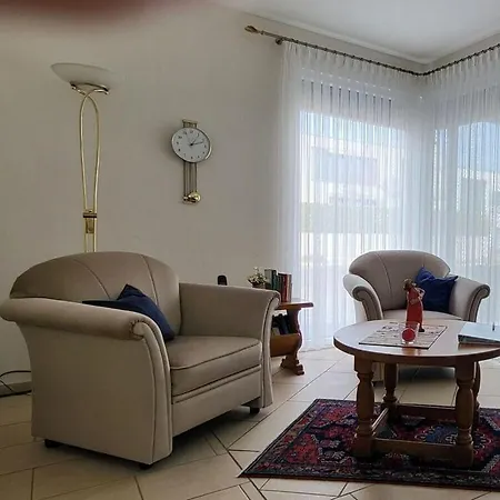 בית נופש Uitzicht Op De Pellenz *